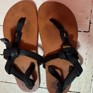 LUNA barefoot minimalist sandals with black  straps and leather footbed sz 9